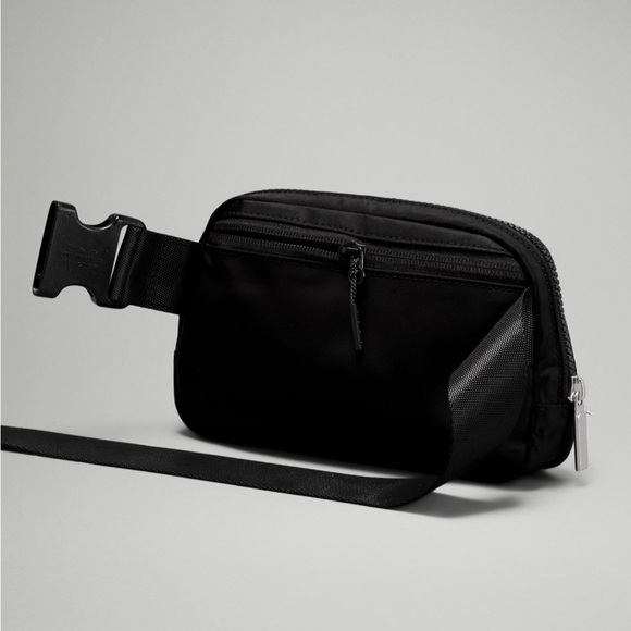 Lululemon Everywhere Bag 1L - Picture 3 of 6